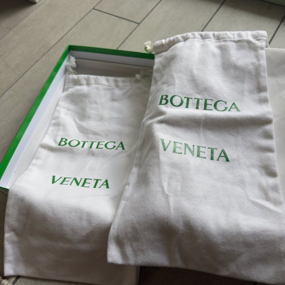 NWT BOTTEGA VENETA BEIGE STRETCH MESH PUMP - Picture 4 of 15